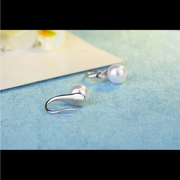 Stamped silver earrings - Picture 3 of 3